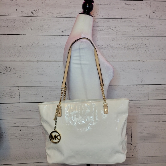 Michael Kors Handbags - Michael Kors Jet Set Tote Bag